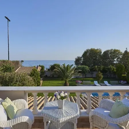 Luxury 4 Bdrm With Pvt Pool On The